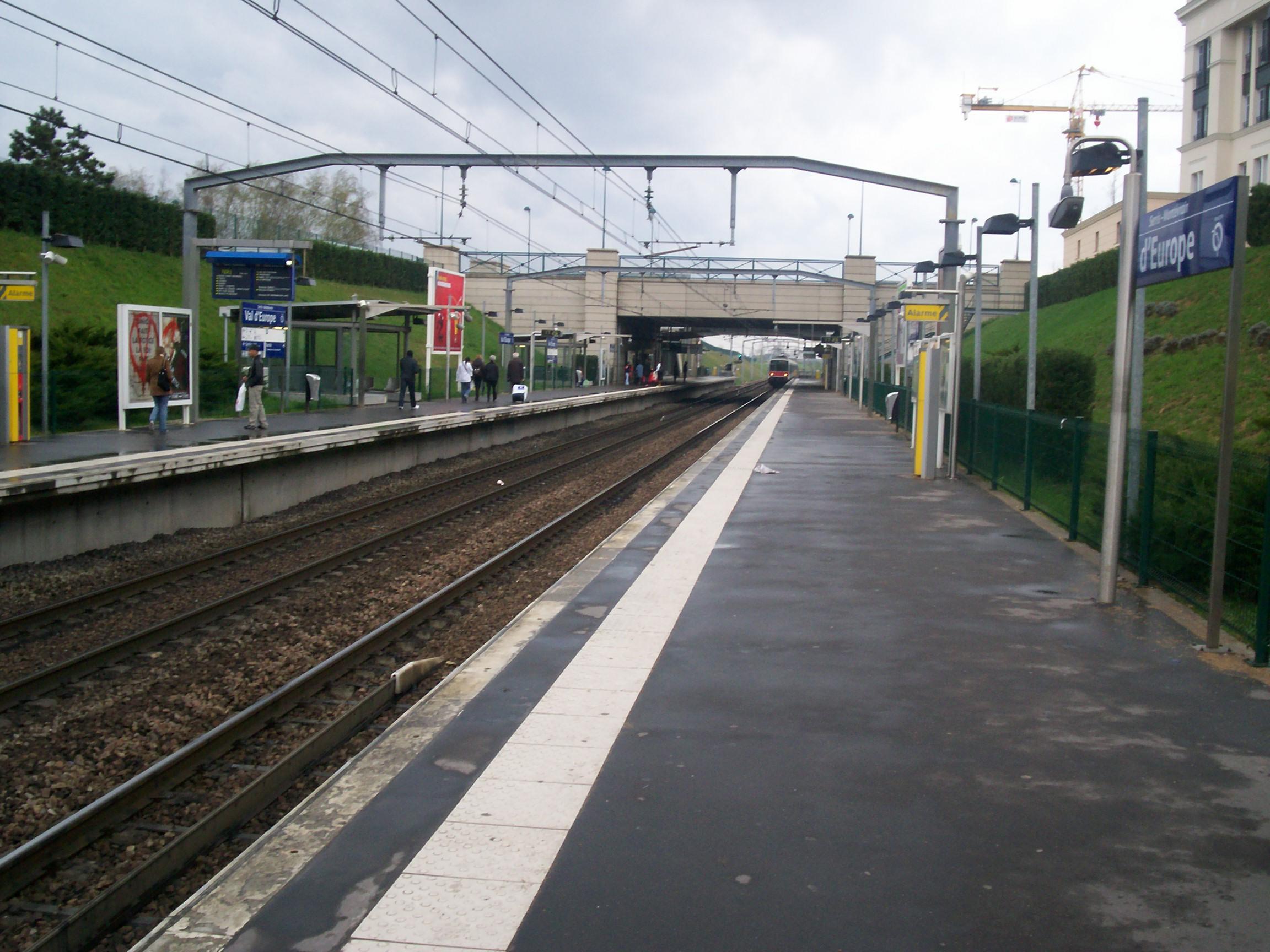 Quai de la gare Val d'Europe sur le RER A