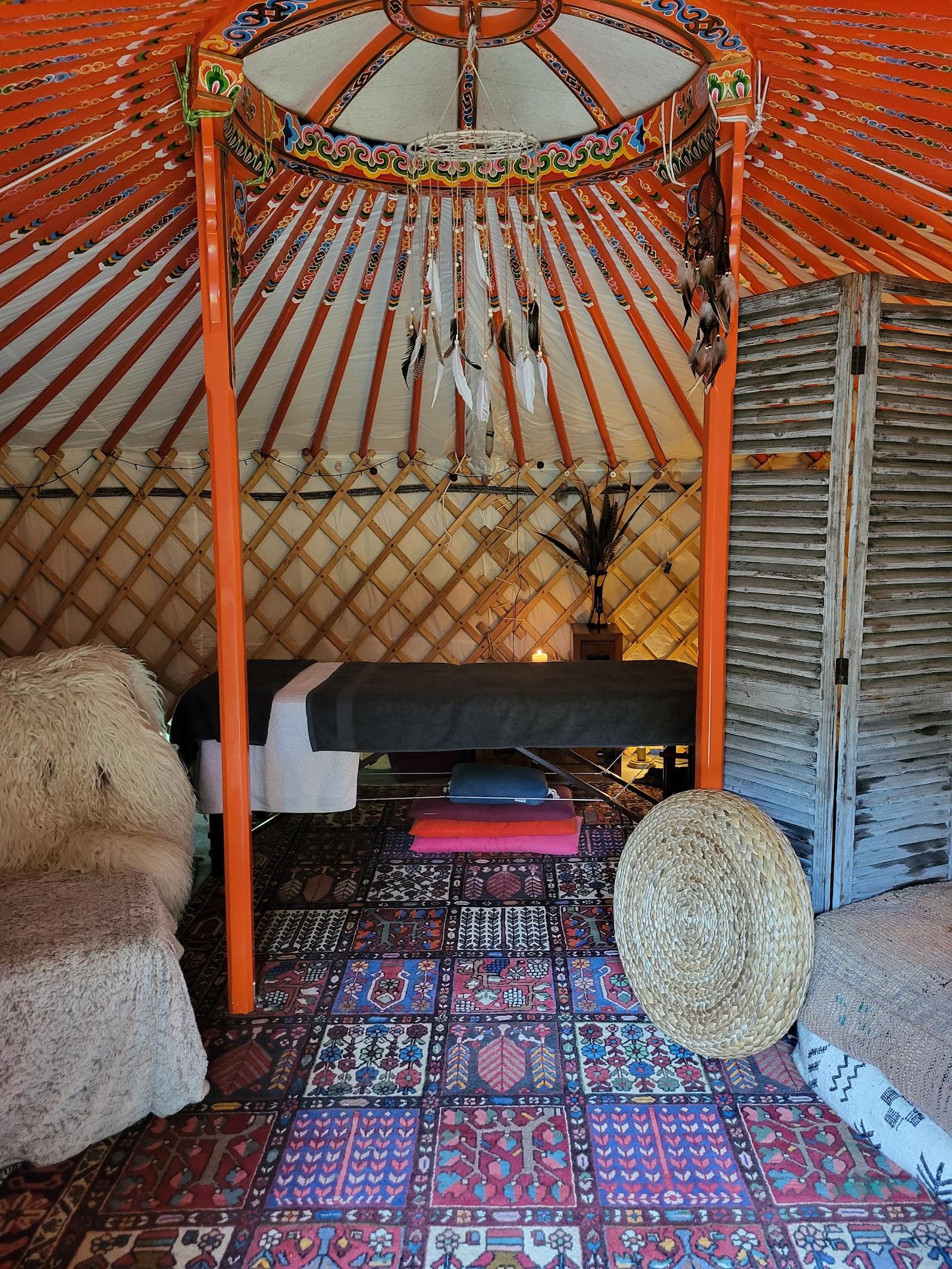 "Les Mains d'Ayoa" Massages en Yourte