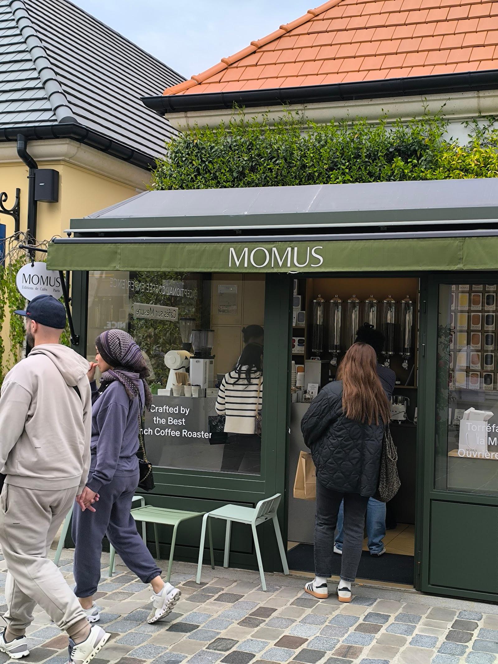 MOMUS