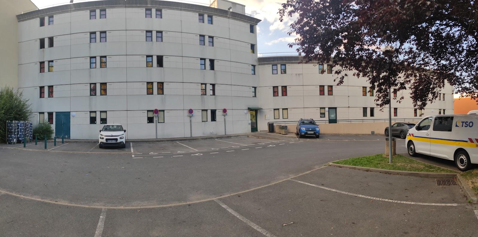 Première Classe Saint-Thibault-des-Vignes